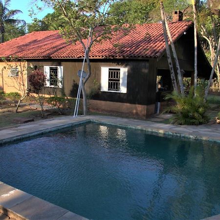 Casa no bosque com piscina e lareira a 1,2 km do centro Chapada dos Guimarães Exterior foto