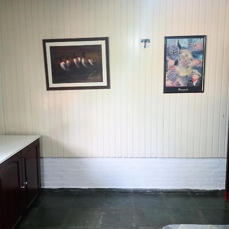 Casa no bosque com piscina e lareira a 1,2 km do centro Chapada dos Guimarães Exterior foto