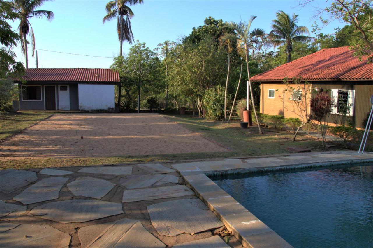 Casa no bosque com piscina e lareira a 1,2 km do centro Chapada dos Guimarães Exterior foto
