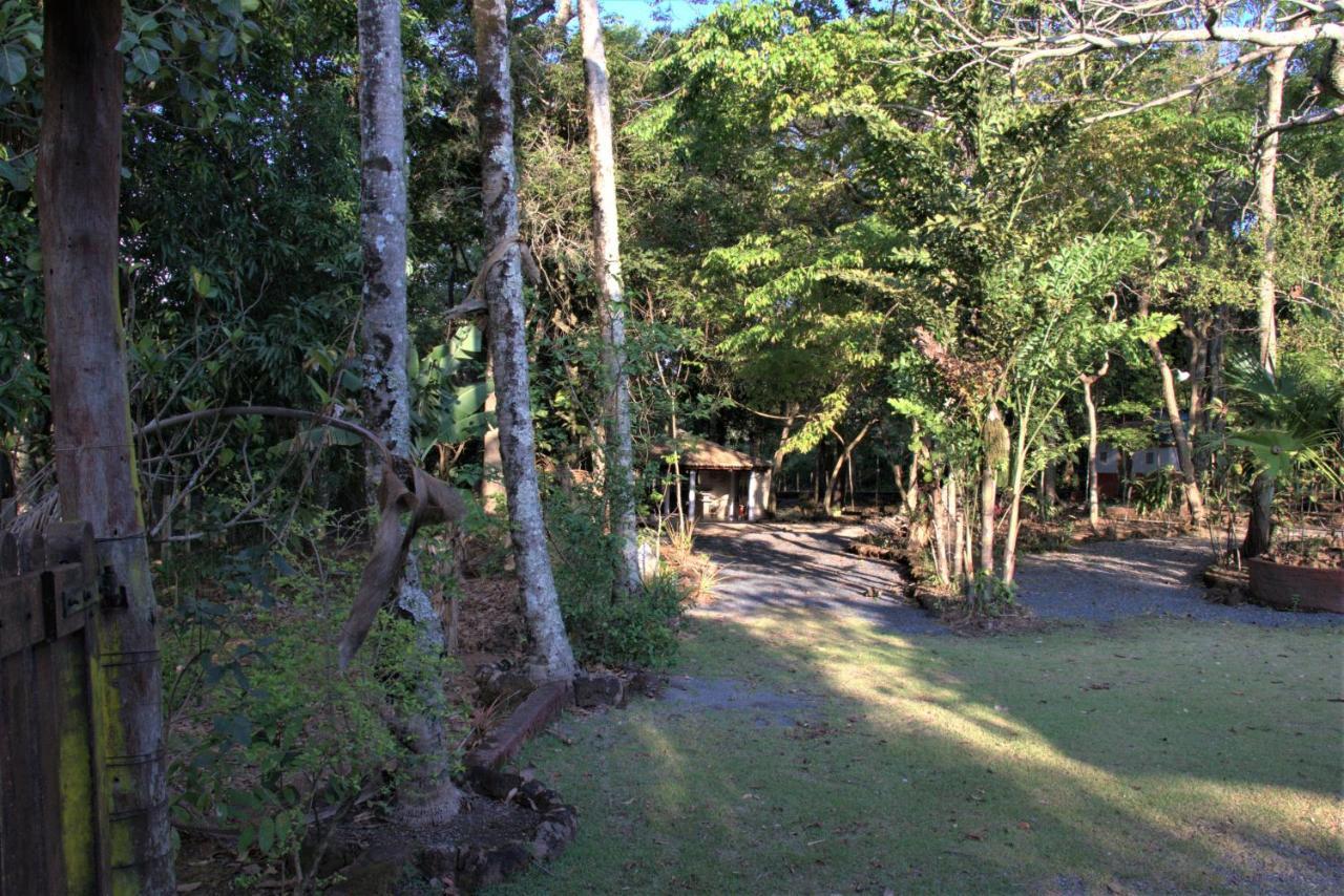 Casa no bosque com piscina e lareira a 1,2 km do centro Chapada dos Guimarães Exterior foto