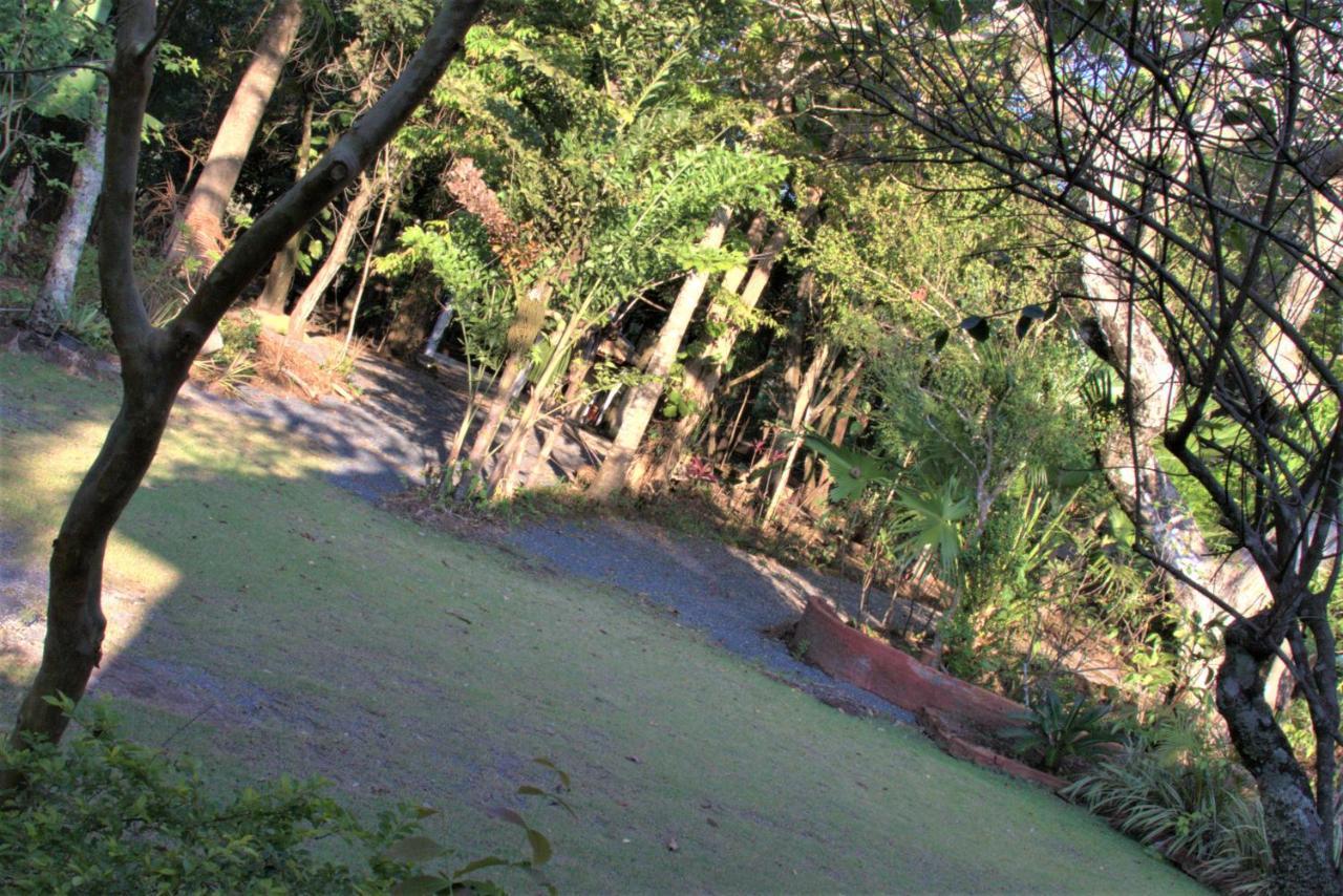 Casa no bosque com piscina e lareira a 1,2 km do centro Chapada dos Guimarães Exterior foto