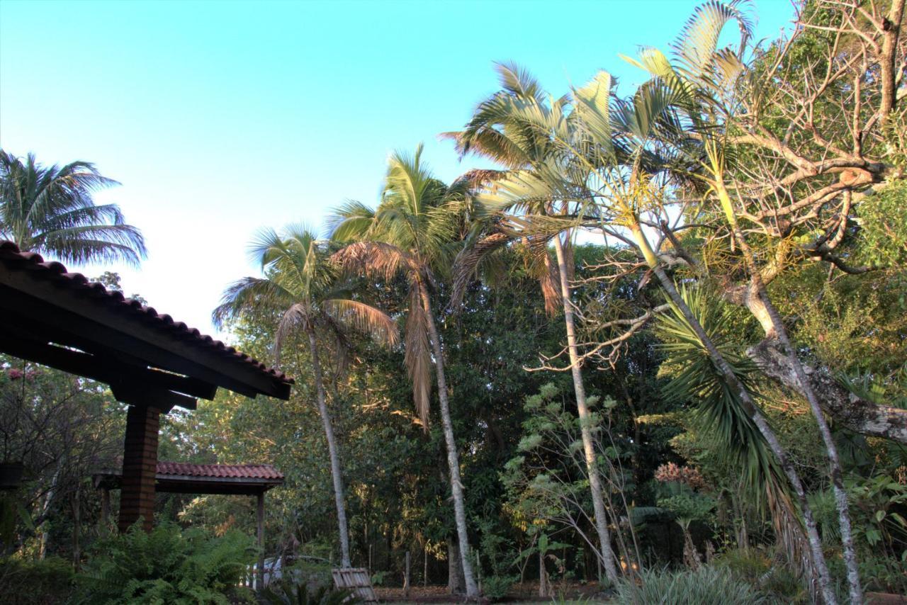 Casa no bosque com piscina e lareira a 1,2 km do centro Chapada dos Guimarães Exterior foto