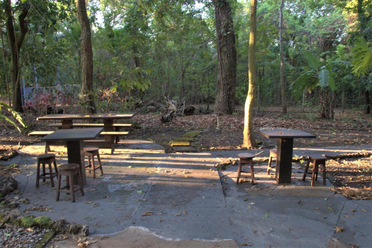 Casa no bosque com piscina e lareira a 1,2 km do centro Chapada dos Guimarães Exterior foto