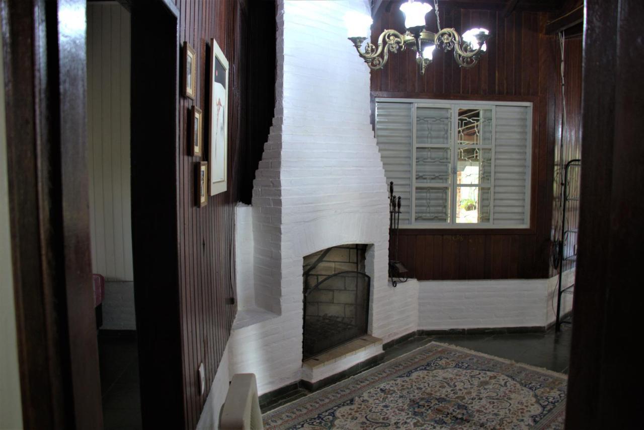 Casa no bosque com piscina e lareira a 1,2 km do centro Chapada dos Guimarães Exterior foto