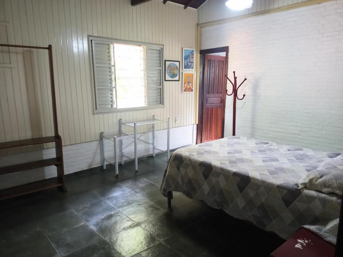 Casa no bosque com piscina e lareira a 1,2 km do centro Chapada dos Guimarães Exterior foto