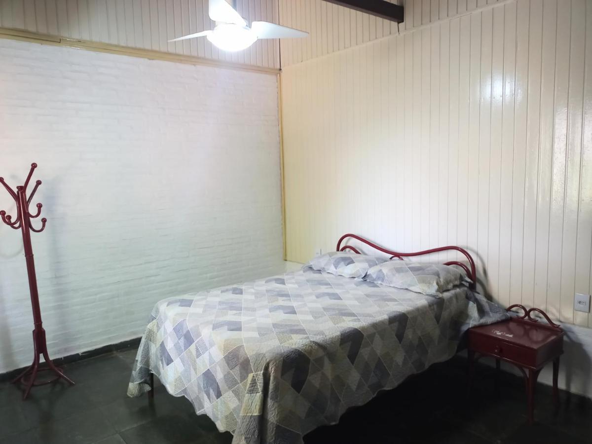Casa no bosque com piscina e lareira a 1,2 km do centro Chapada dos Guimarães Exterior foto
